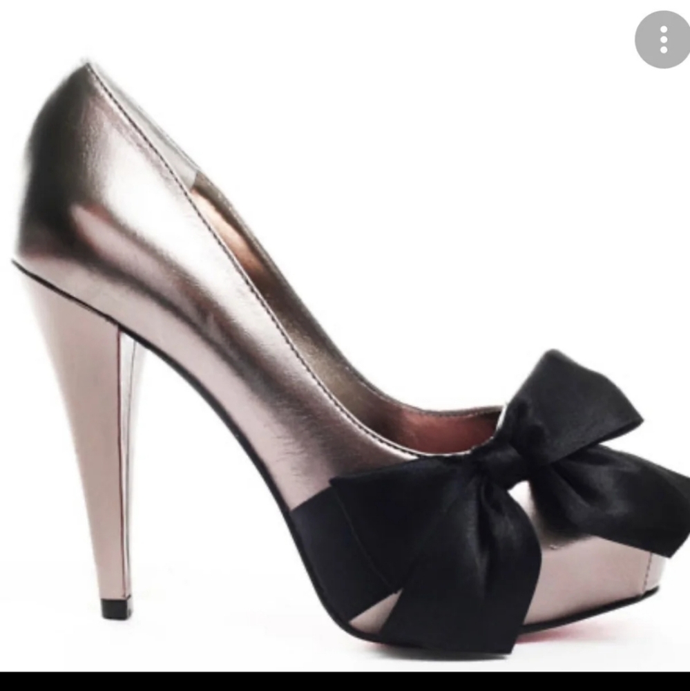 Escarpins Paris Hilton En Cuir Verni Couleur Étain - Taille 7 US - Occasion